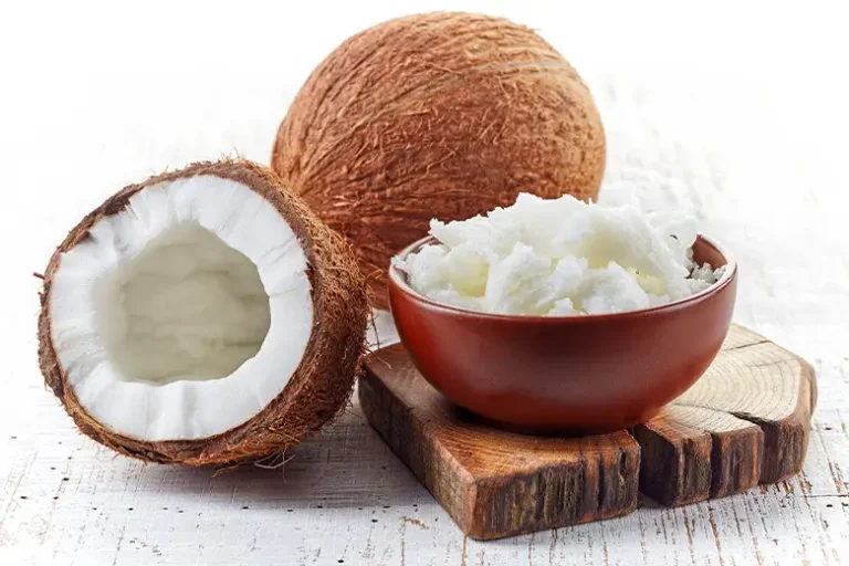 7 Coconut Benefits for your Health (plus Nutrition & Recipes)